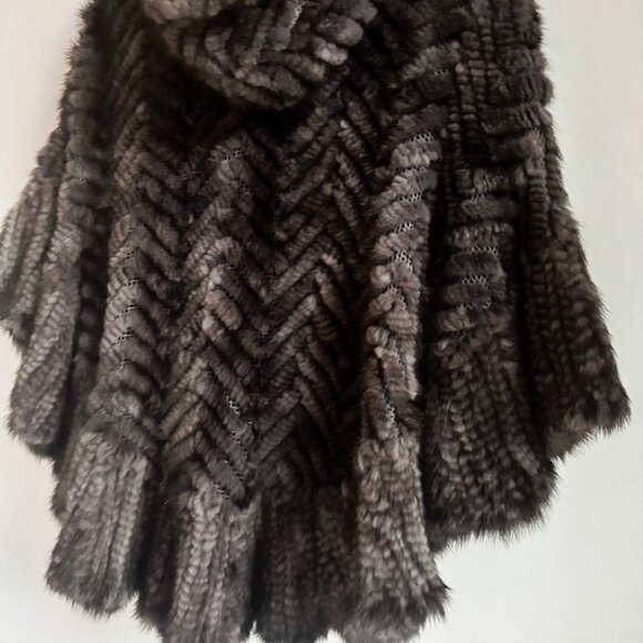 Belle Fare Denmark Woven Mink Fur Skin Grey Poncho L - Picture 9 of 12